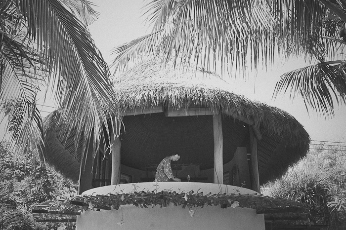 bride getting ready in Bali