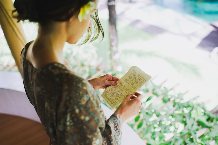 bride reading her vows