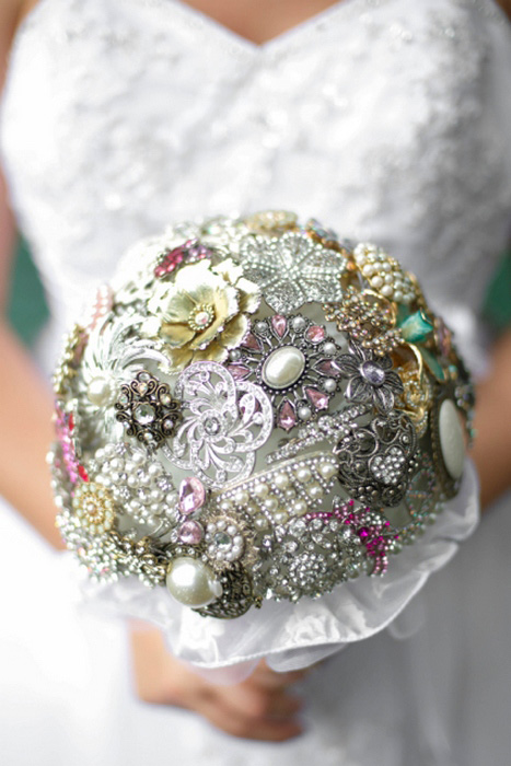 brooch bouquet