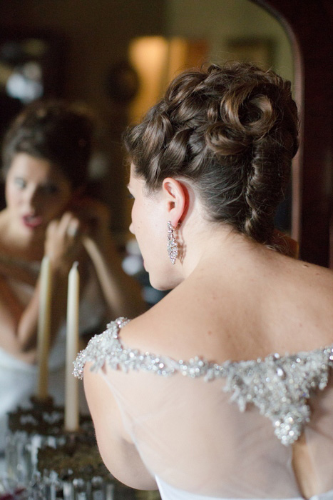 bride putting on her earrings