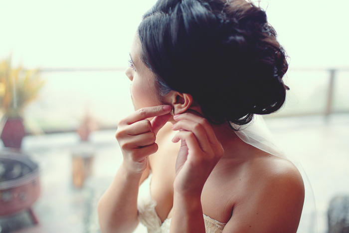 bride putting on her earrings