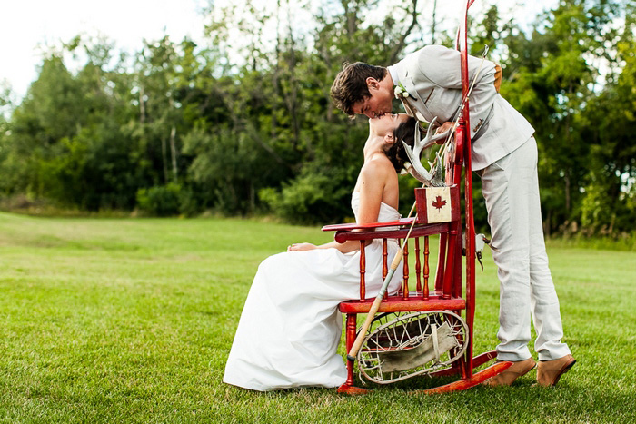 groom kissing bride sitting in canadiana chair