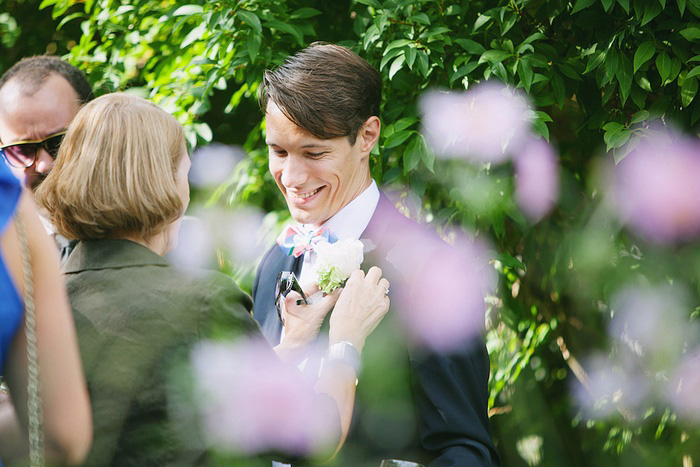 groom pinning on his boutonniere