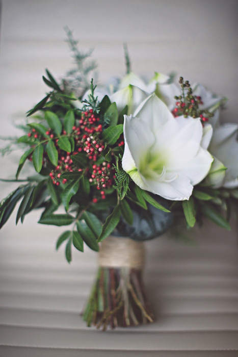 white winter wedding bouquet