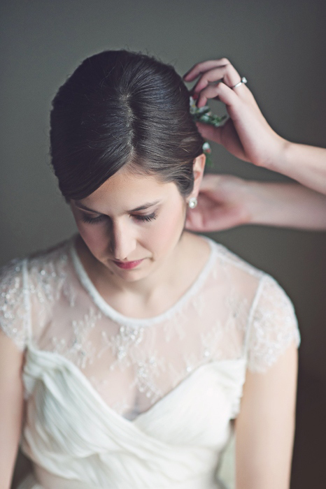 bride getting her hair piece put in