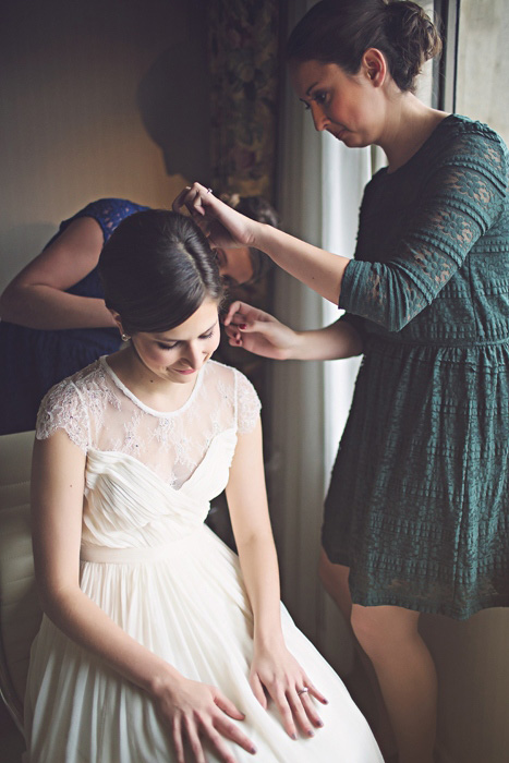 bride having her hair clip put in