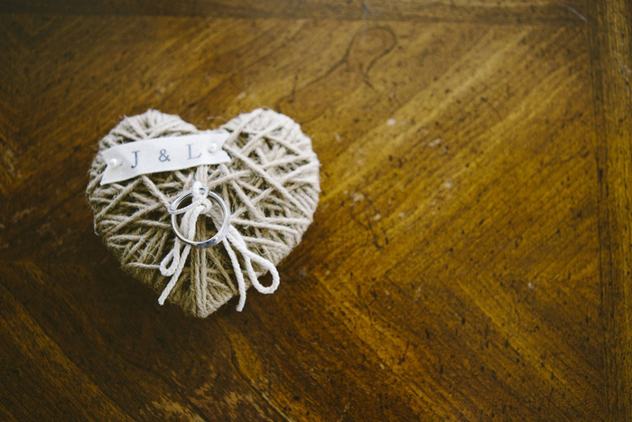 twine heart ring holder