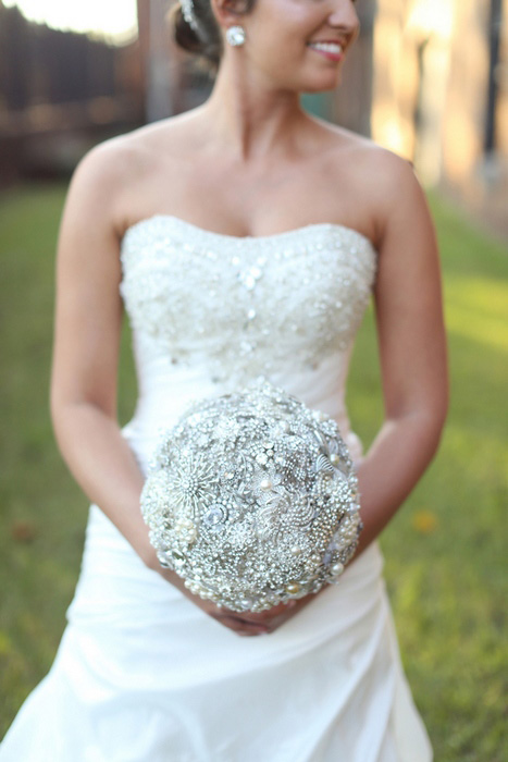 bride's brooch bouquet