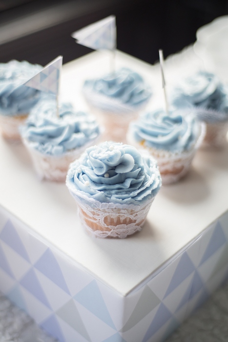 blue cupcakes