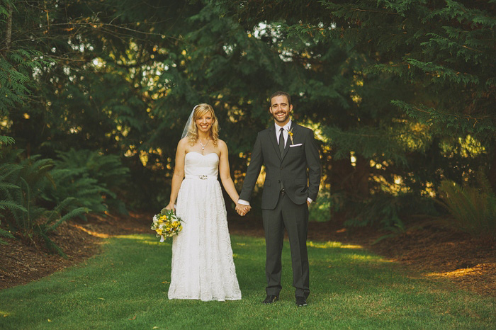 wedding portrait in the backyard