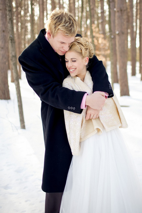 outdoor winter wedding portrait