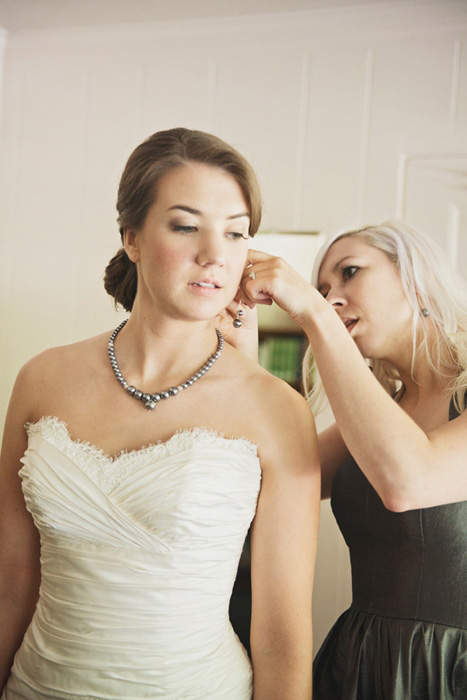 bride putting her earrings on