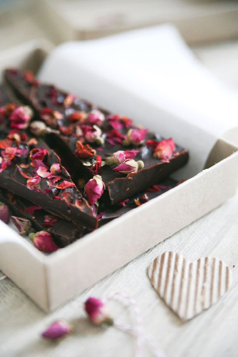 DIY rose petal chocolate