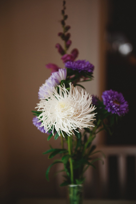 white and purple wedding flowers