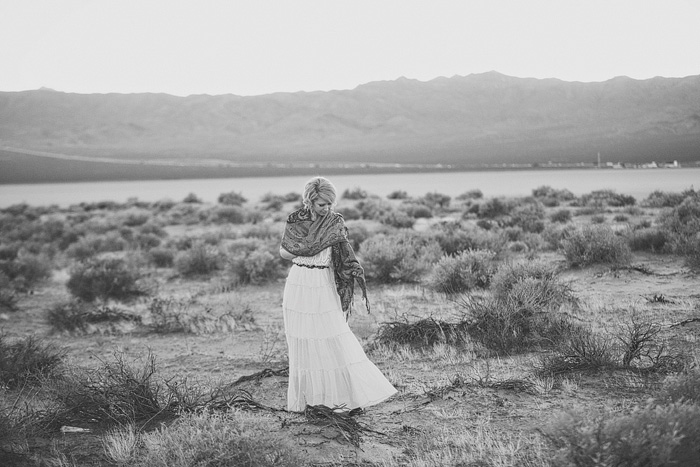 black and white portrait of the bride in the desert