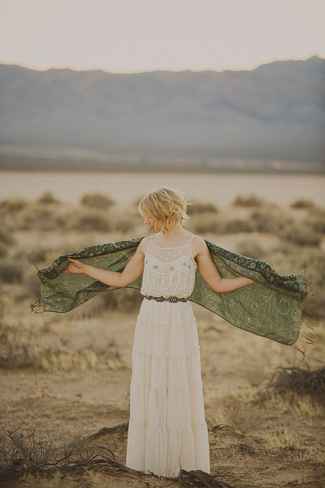 bride with green pasmina