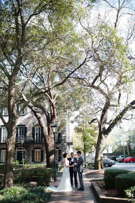 elopement ceremony in the street