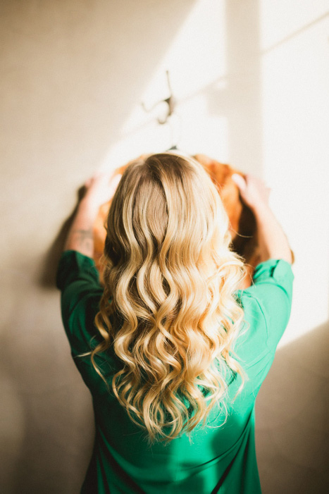 bride's wavy hair