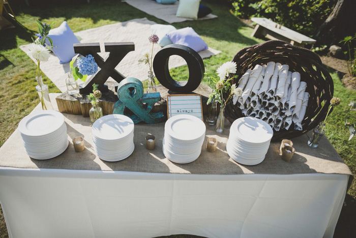 plate and cutlery table