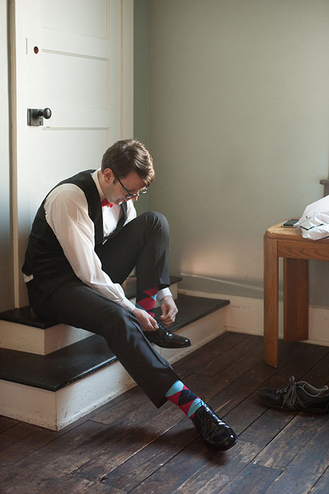 groom tying his shoes