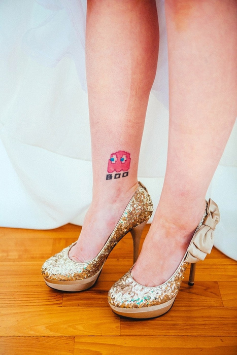 bride with pacman tattoo