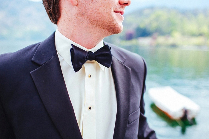 groom bow tie detail