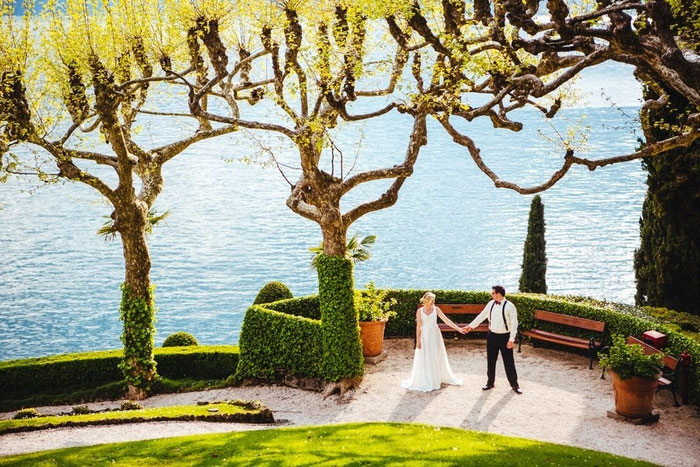 bride and groom on grounds of Italian Villa