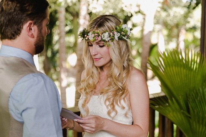 bride reading her vows