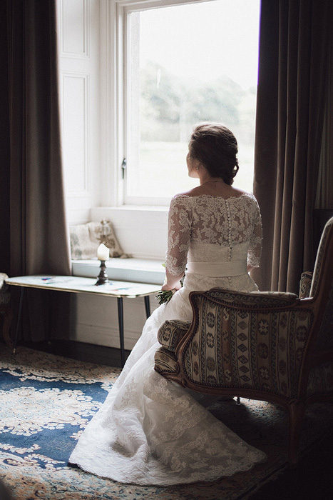 bride wating for her groom