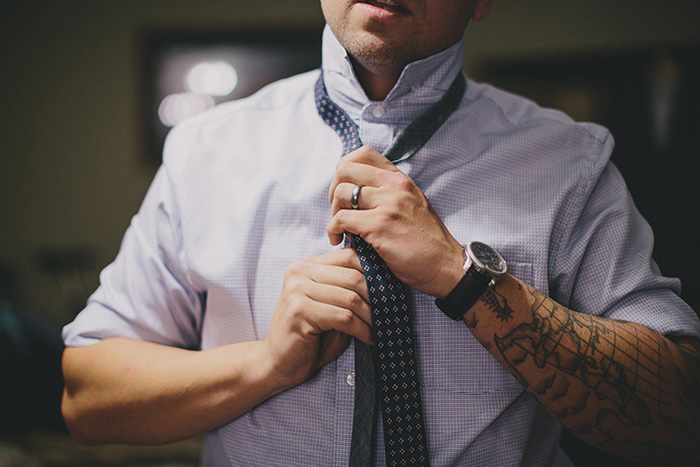 groom tying his tie