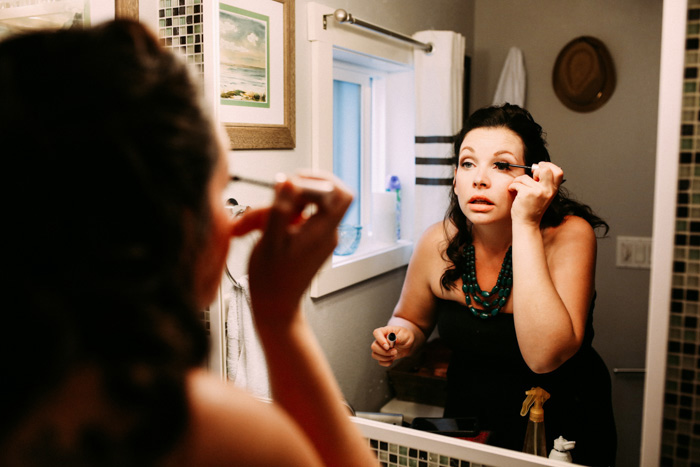 bride doing her make-up