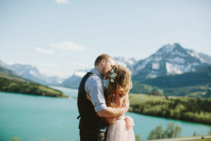 elopement kiss