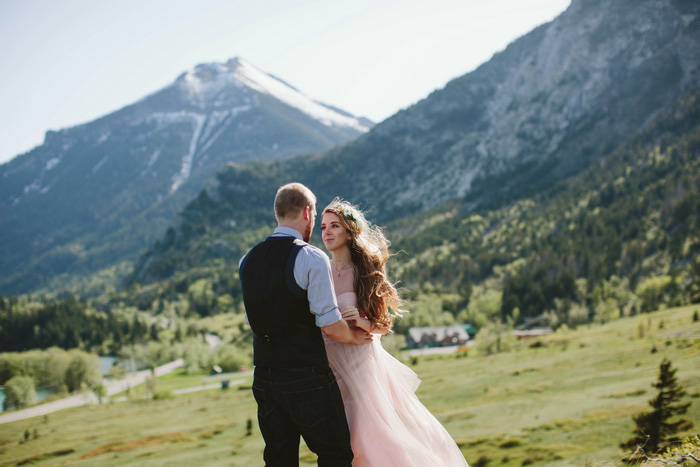 bride and groom in the mountains