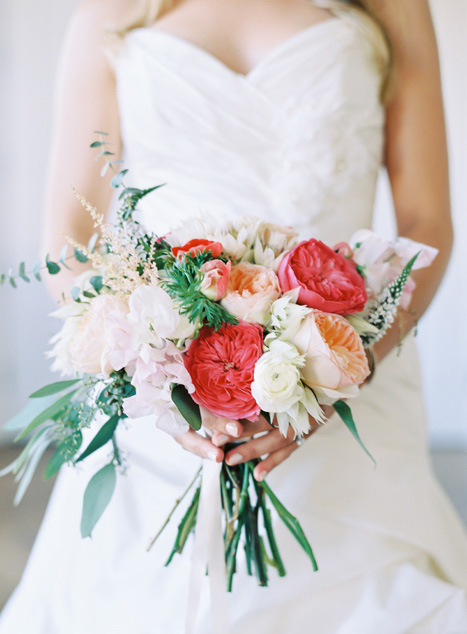 bride holding bouquet