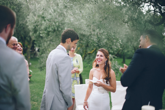 bride reading her vows