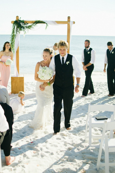 beach wedding ceremony