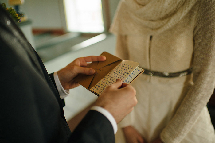 groom reading vows