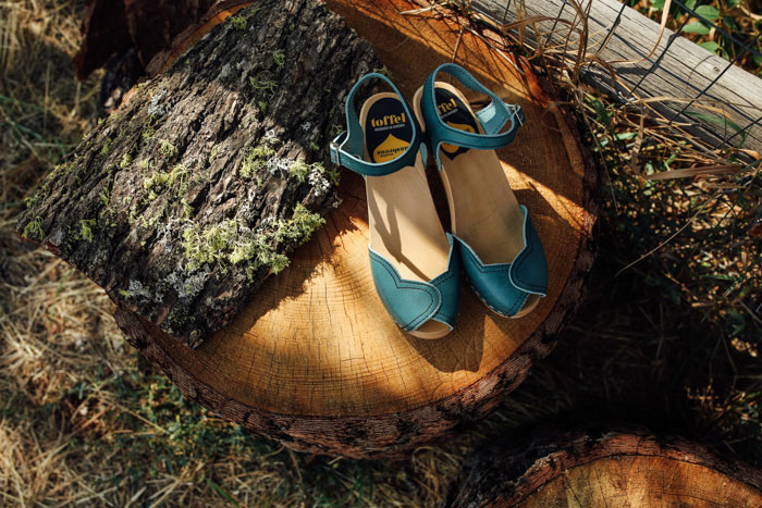 green wedding shoes on stump