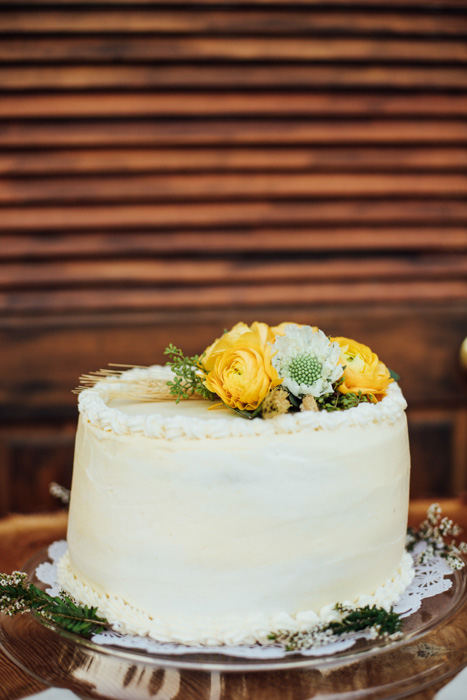 rustic wedding cake