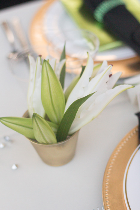 simple lily centerpiece