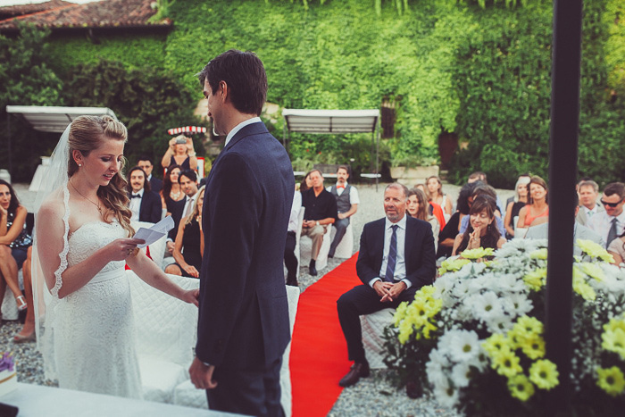 bride reading her vows