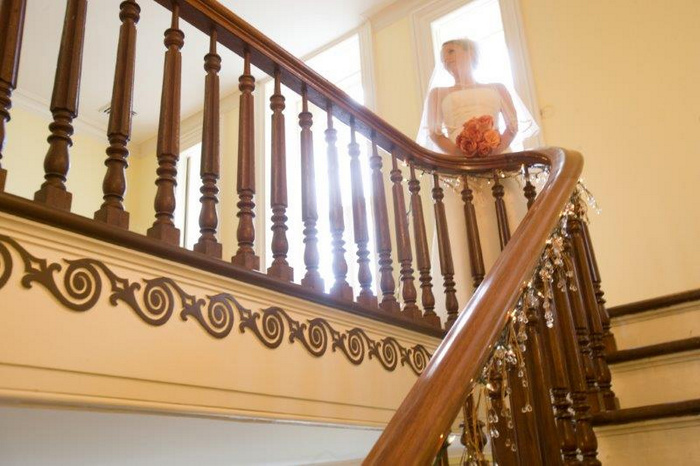 Brecknock-Hall-NY-Bride-on-Staircase