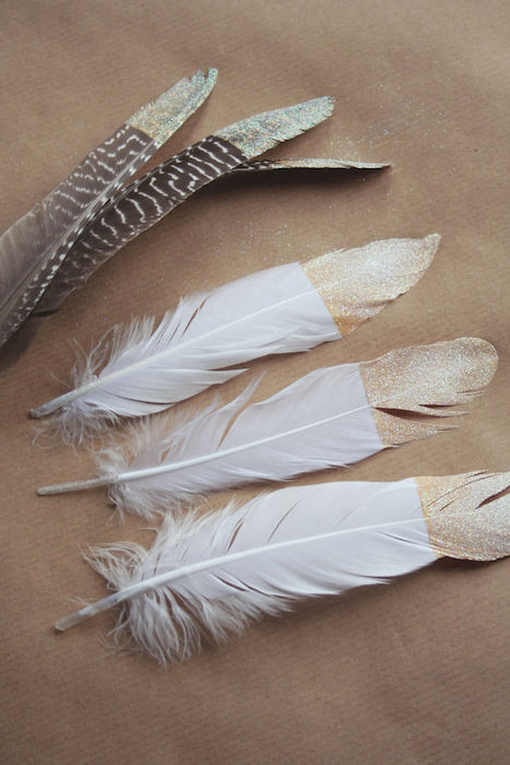 http-::www.boho-weddings.com:2013:11:25:diy-tutorial-gold-dipped-feathers: