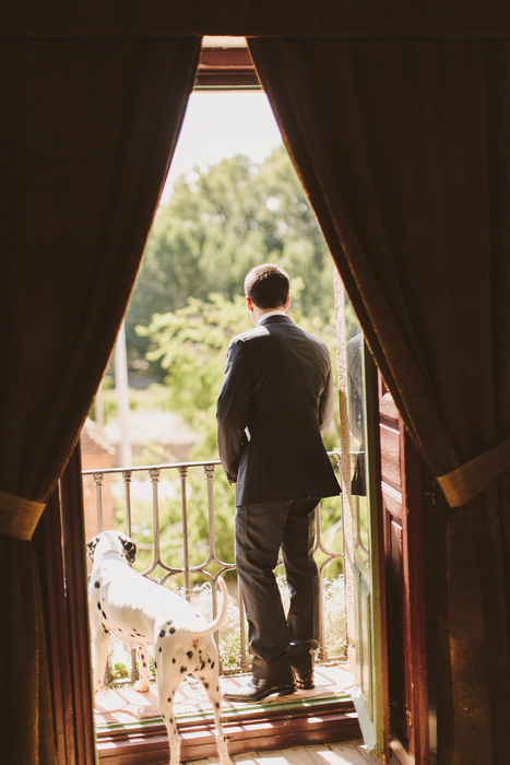 groom on balcony