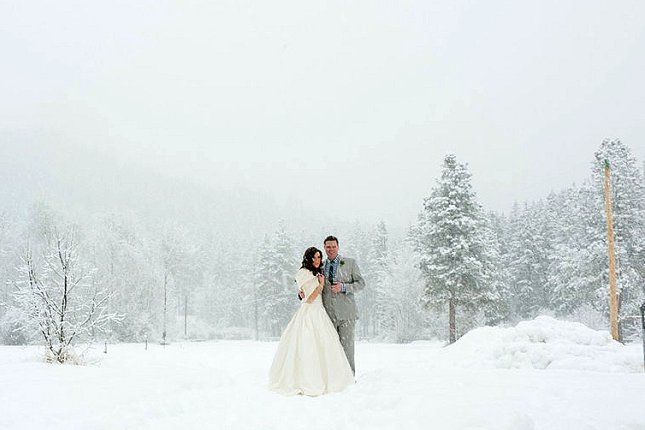 Mountain-Springs-Lodge-Plain-WA-bride-and-groom-winter