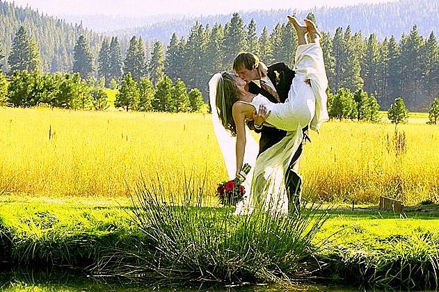 Mountain-Springs-Lodge-Plain-WA-bride-and-groom