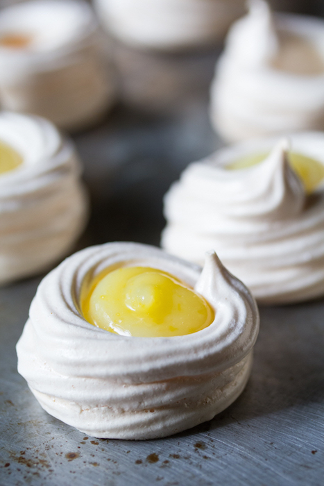 http-::sweetpeasandsaffron.com:2014:08:lemon-meringue-pie-bites