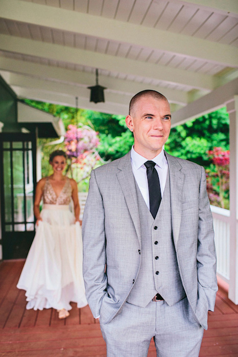 groom waiting for bride at first look session