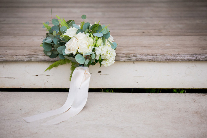 white and green wedding bouquet