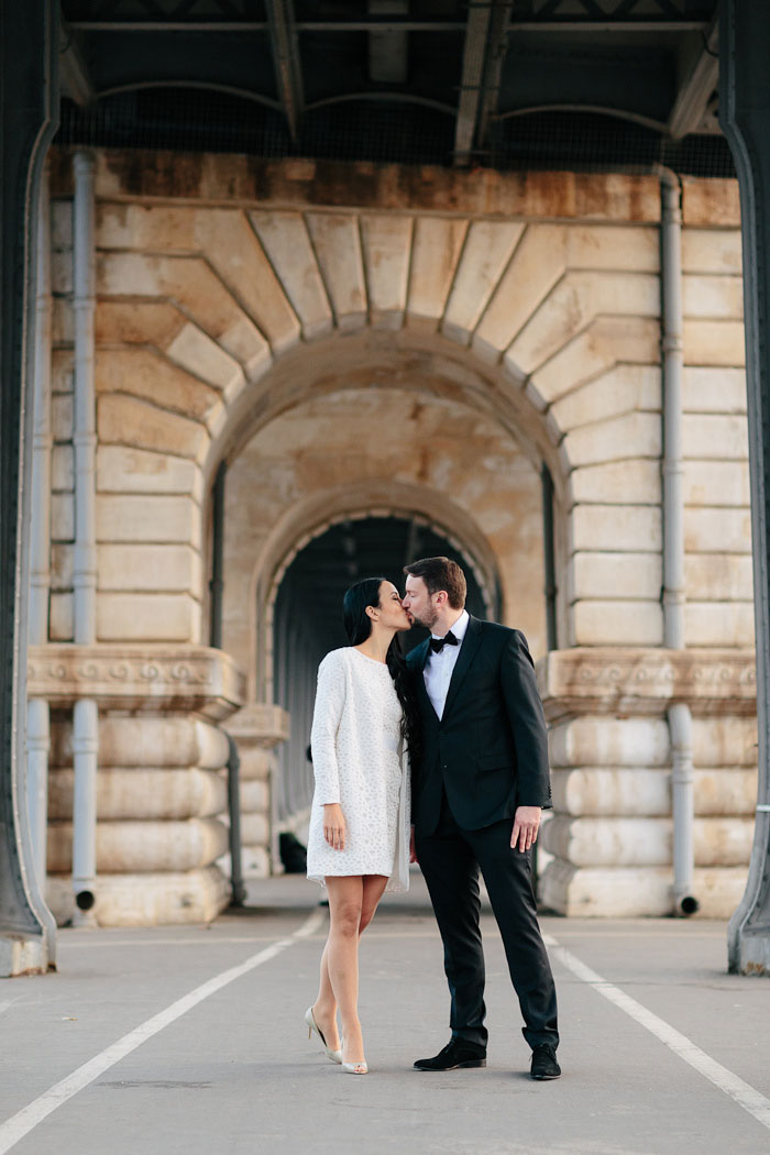 bride and groom kissing in Paris street